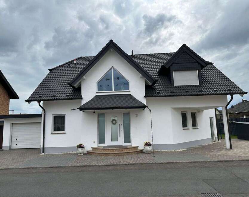 Haus zum Kaufen in Niederkassel 960.000 € 230 m²