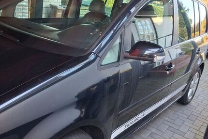 VW Touran 212.084 km 4.399 &euro; Meckenheim 53340