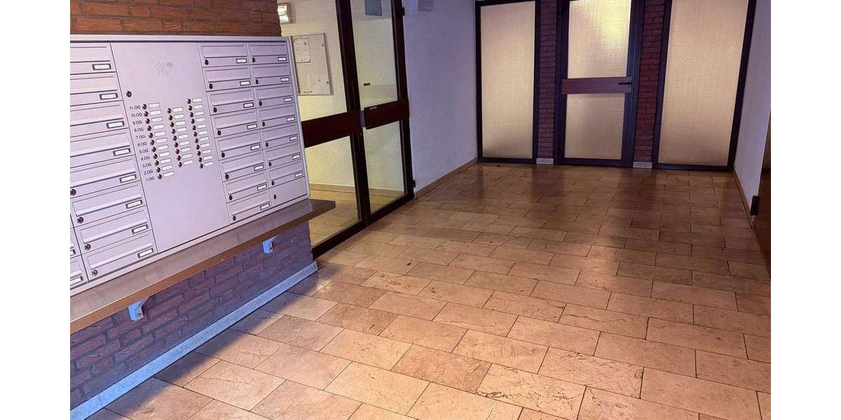 Etagenwohnung Köln Westhoven - 3 Zimmer, 96 m&sup2;, 1.400&euro; | Angebot:24702074