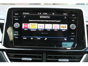 VW T-Roc 2,0 TDi 4-Motion R-Line Navi DSG SOFORT !!! 30.000 km 29.950 &euro; Bonn 53225