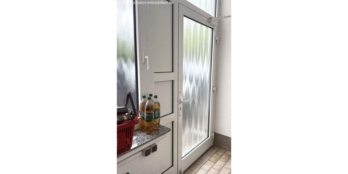 Wohn- und Geschäftshaus + Garagen + 1.186 m² großes Grundstück zu verkaufen 1 zimmer