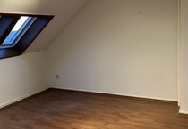Charmante 1-Zimmer-Dachgeschosswohnung in Alt-Tannenbusch zimmer