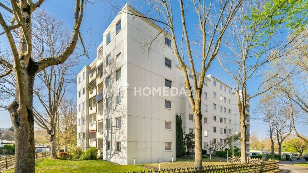 Platz für Ihre Pläne: Großzügige 4-Zimmer-Wohnung mit Aufzug und Panorama-Loggia