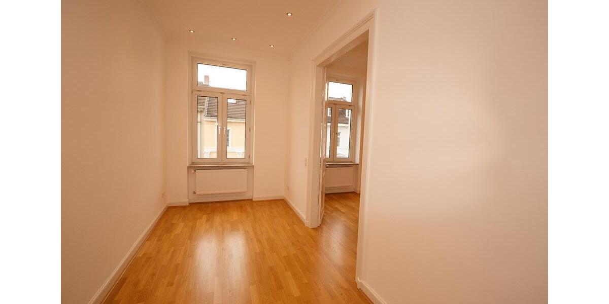 Etagenwohnung Bonn Gronau - 5 Zimmer, 120 m&sup2;, 1.800&euro; | Angebot:26349946