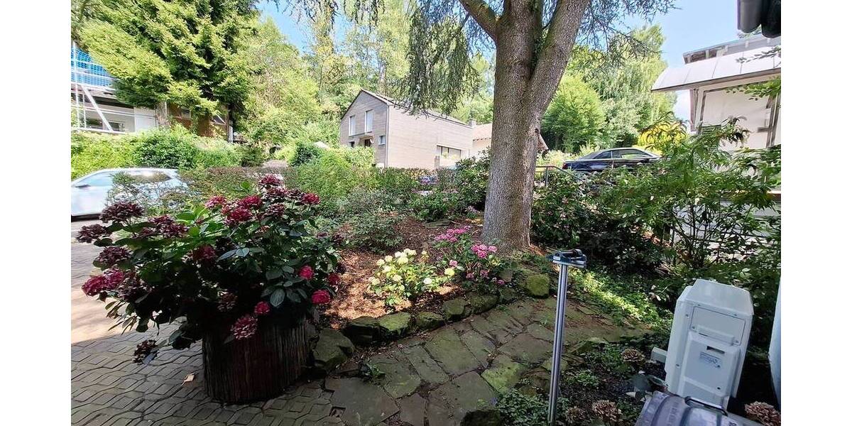 Energetisch sanierte DHH mit Garage in naturnaher Stadtrandlage von Berg. Gladbach-Heiligenstock 4 zimmer