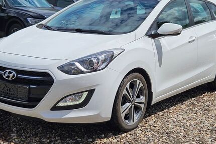 Hyundai i30 94.600 km 11.950 € Bonn 53179