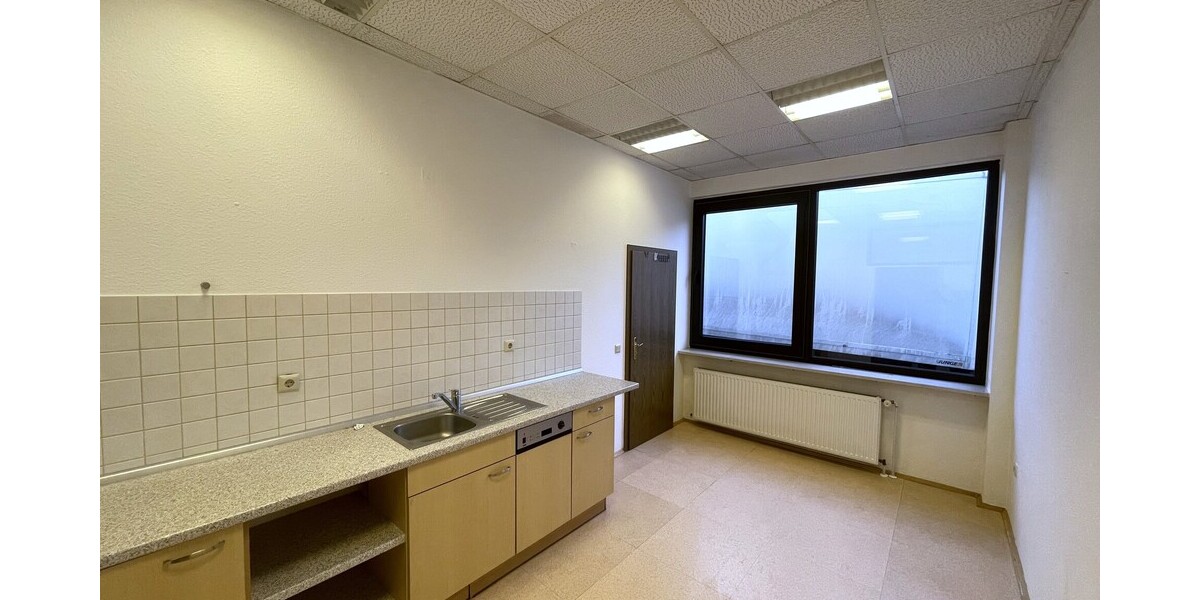 Helle Gewerbeeinheit mit eigenem Eingang und großzügigen Räumen - Gewerbeobjekt Königswinter | Angebot:26931888