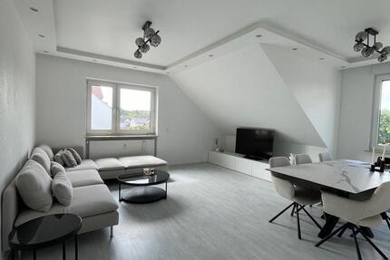 Helle gepflegte 3 Zimmer Dachgeschoss Wohnung - in ruhiger Lage