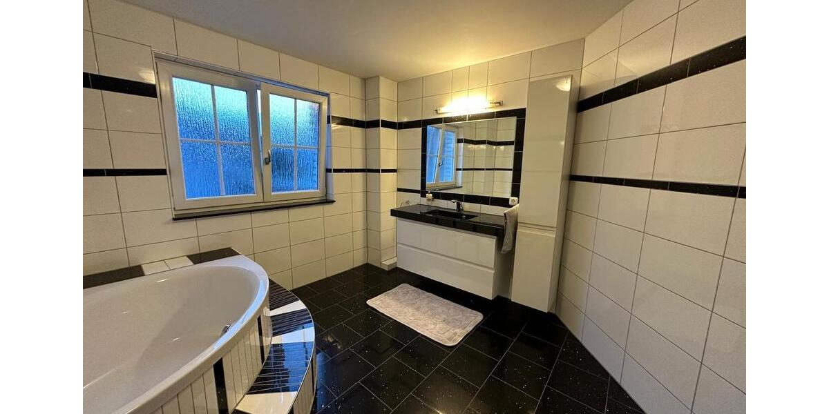 Doppelhaushälfte Köln Kalk - 4.5 Zimmer, 130 m&sup2;, 2.200&euro; | Angebot:24604060