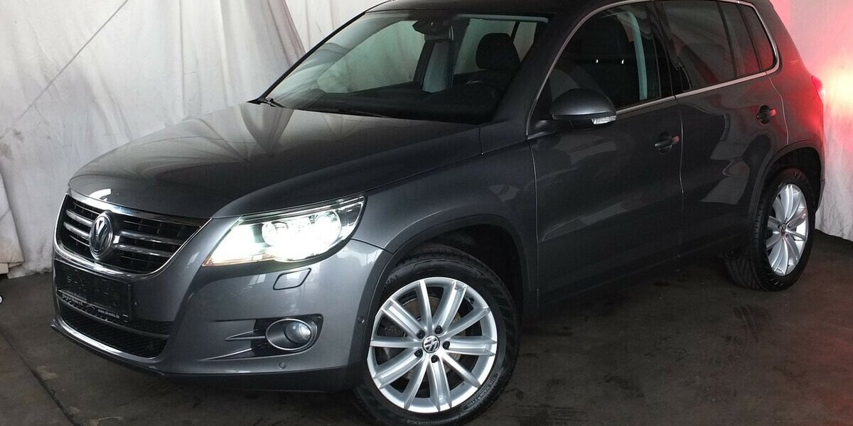 VW Tiguan TEAM orig.ATM ca 52 tkm XENON AHK PARKPILOT 112.432 km 9.908 &euro; Köln 50858