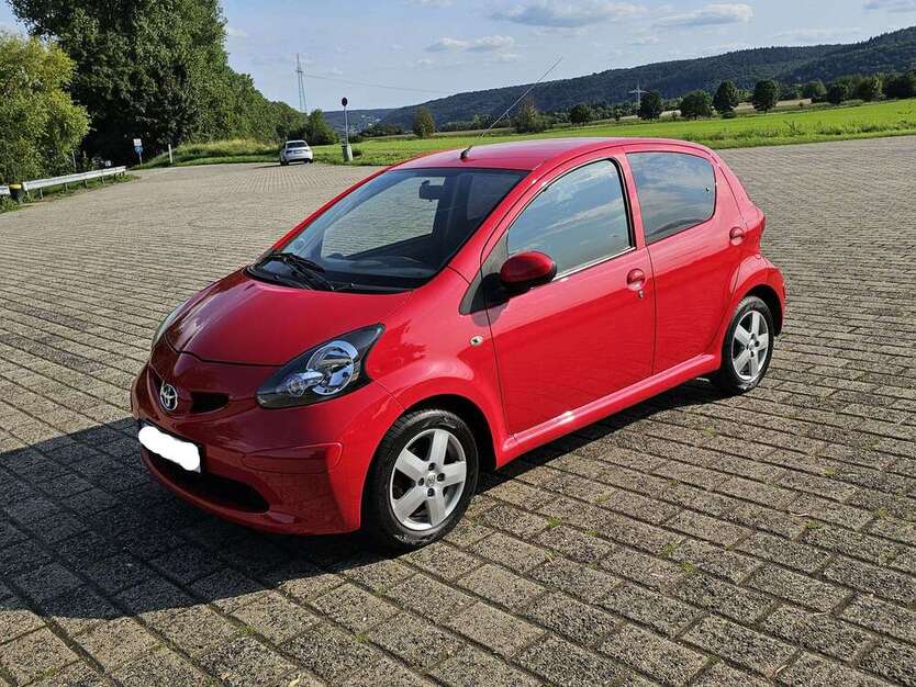 Toyota Aygo 89.813 km 3.499 € sinzig 53489