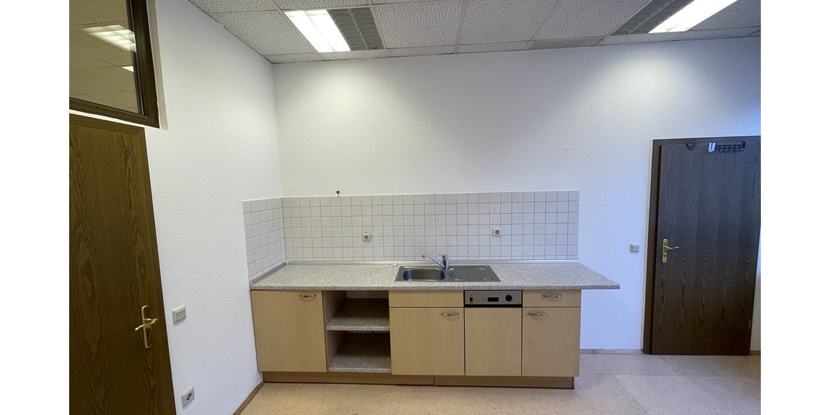 Helle Gewerbeeinheit mit eigenem Eingang und großzügigen Räumen - Gewerbeobjekt Königswinter | Angebot:26931888