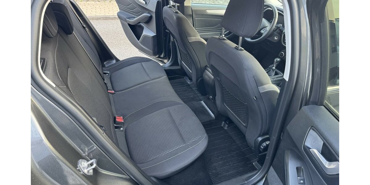 Ford Focus EcoBlue.Nav.Temp.Serv-Neu.EU6 GARANTIE.1Hd 64.284 km 14.000 &euro; Erftstadt 50374