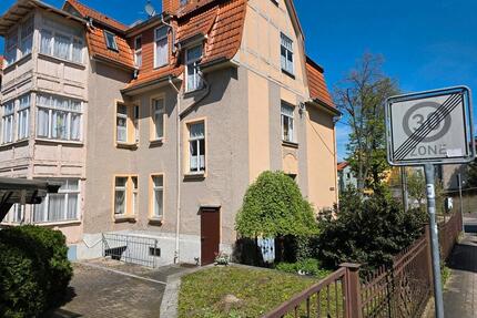 Mehrfamilienhaus mit Garten, Stellplätze 1a Lage in Gotha