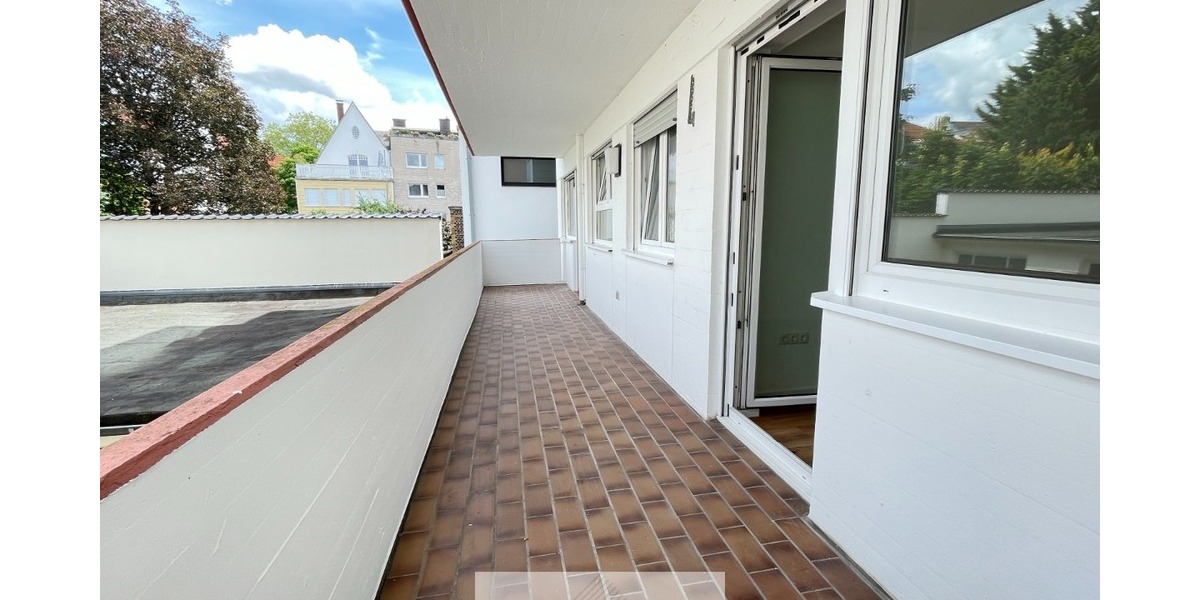 Zentrumsnaher Wohntraum: Frisch sanierte 3-Zimmer-Wohnung mit großem Balkon - Etagenwohnung Siegburg Zentrum | Angebot:26855170