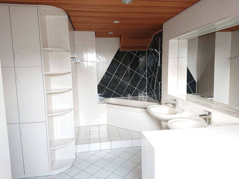 Sehr schöne, helle Dachgeschoßwohnung; provisionsfrei!