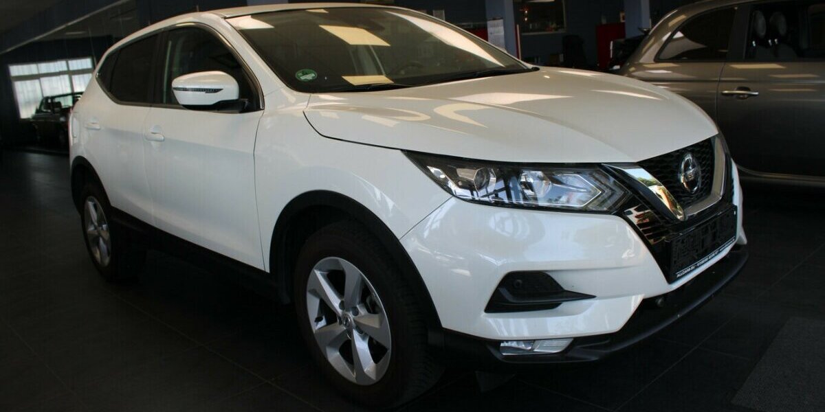 Nissan Qashqai 1.3 DIG-T SHIRO 25.184 km 16.980 &euro; Euskirchen 53881