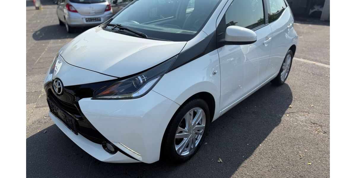Toyota Aygo (X) 60.544 km 6.990 &euro; Köln 51065