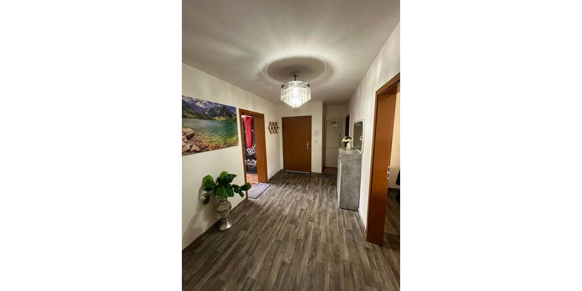 3 Zimmer Erdgeschosswohnung mit windgeschützter Loggia! 3 zimmer