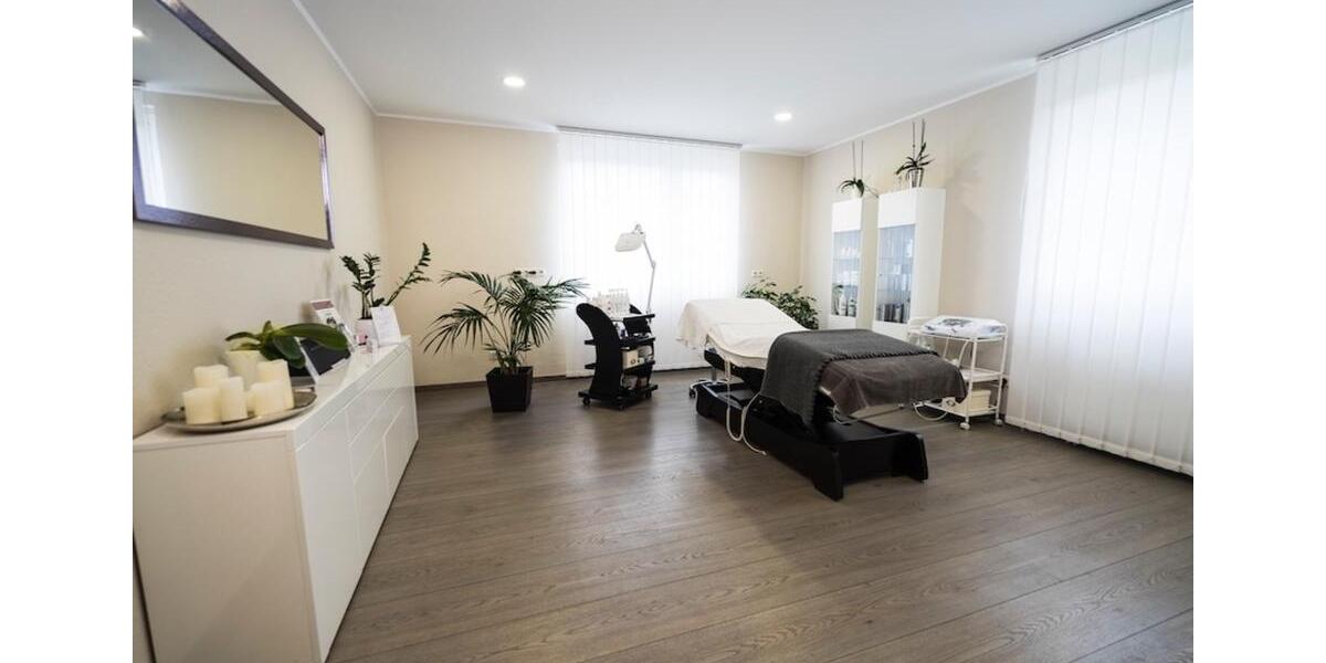 Praxis-Büroräume in Refrath-Zentrum zimmer