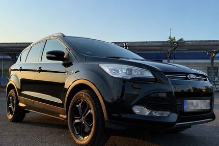 Ford Kuga 143.000 km 8.900 &euro; Brühl 50321