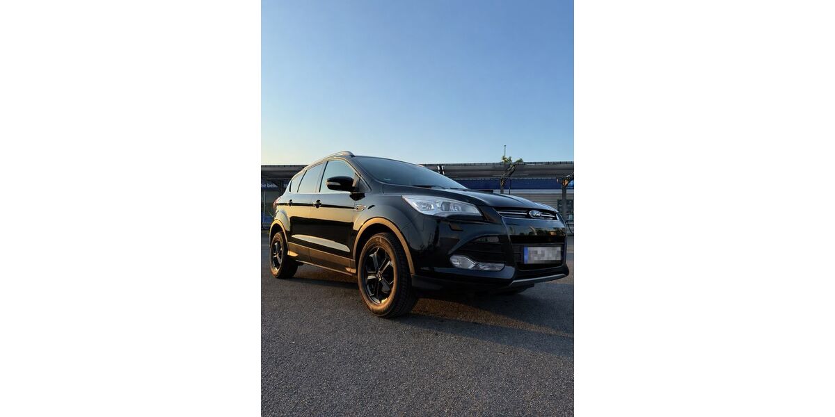Ford Kuga 143.000 km 8.900 &euro; Brühl 50321