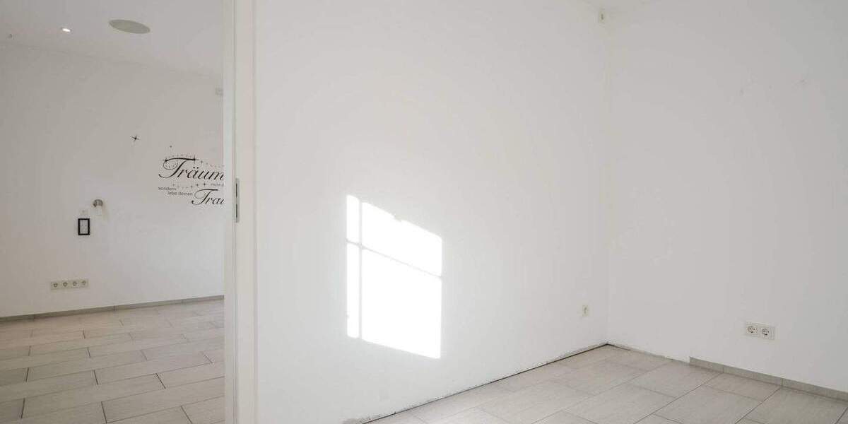 Neubaucharakter trifft Wohlfühloase: Hochwertig ausgestattetes Einfamilienhaus mit Außenpool! 6 zimmer