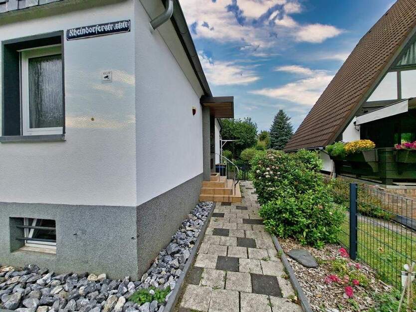 CITYHOUSE: Freistehendes Einfamilienhaus mit viel Potential, traumhaften großen Grundstück, Garage 3 zimmer