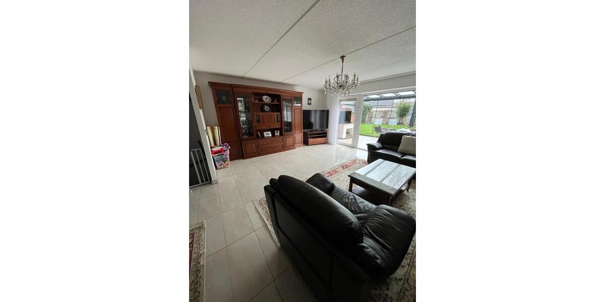 Reihenhaus Wesseling - 7 Zimmer, 230 m&sup2;, 2.200&euro; | Angebot:24802322