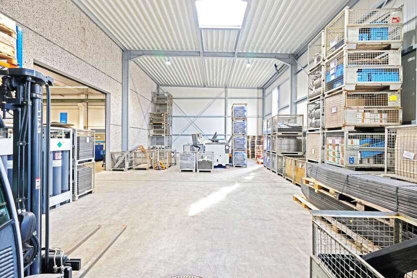 Halle in Köln 3.000.000 € 2400 m²
