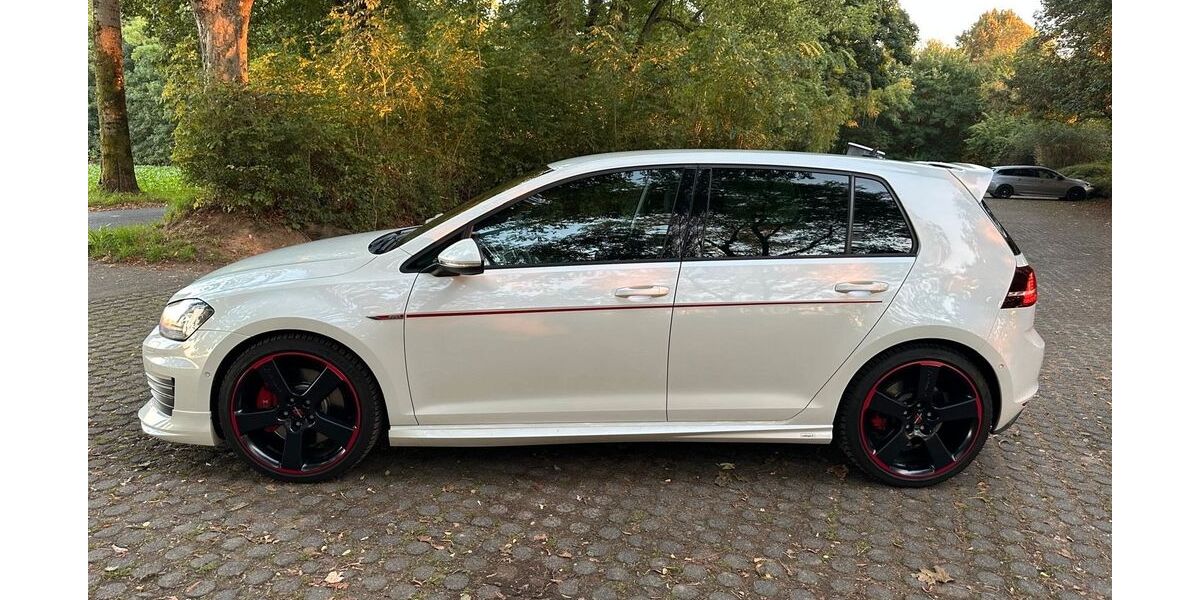 VW Golf 99.000 km 20.300 &euro; Troisdorf 53840