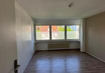 Zu Vermieten: 2 Zimmer, Küche, Diele, Bad in Bergisch Gladbach