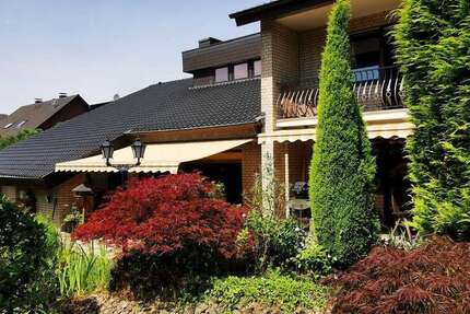 Haus zum Kaufen in Bergisch Gladbach 1.790.000 € 300 m² 11 zimmer