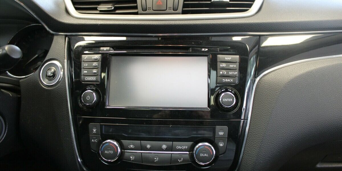 Nissan Qashqai 1.6 dCi Xtronic TEKNA - Pano - AHK - 108.138 km 14.980 &euro; Euskirchen 53881