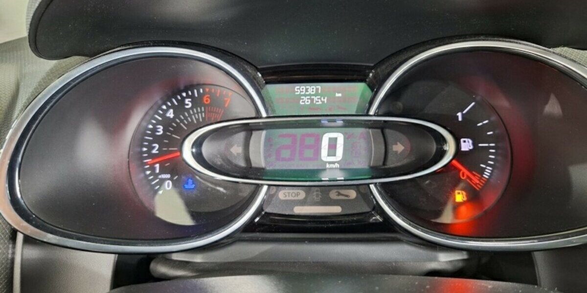 Renault Clio 90 Bose Klima Navi PDC SHZ ServNeu 60tkm 1Hd 60.000 km 11.500 &euro; Erftstadt 50374