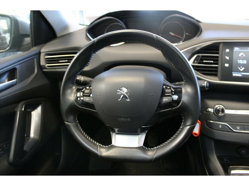Peugeot 308 PureTech 130 GPF Style 81.569 km 11.980 € Euskirchen 53881