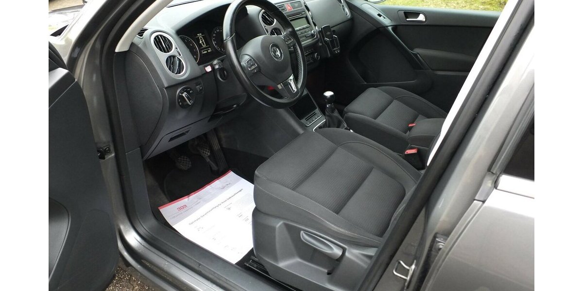 VW Tiguan TEAM orig.ATM ca 52 tkm XENON AHK PARKPILOT 112.432 km 9.908 &euro; Köln 50858