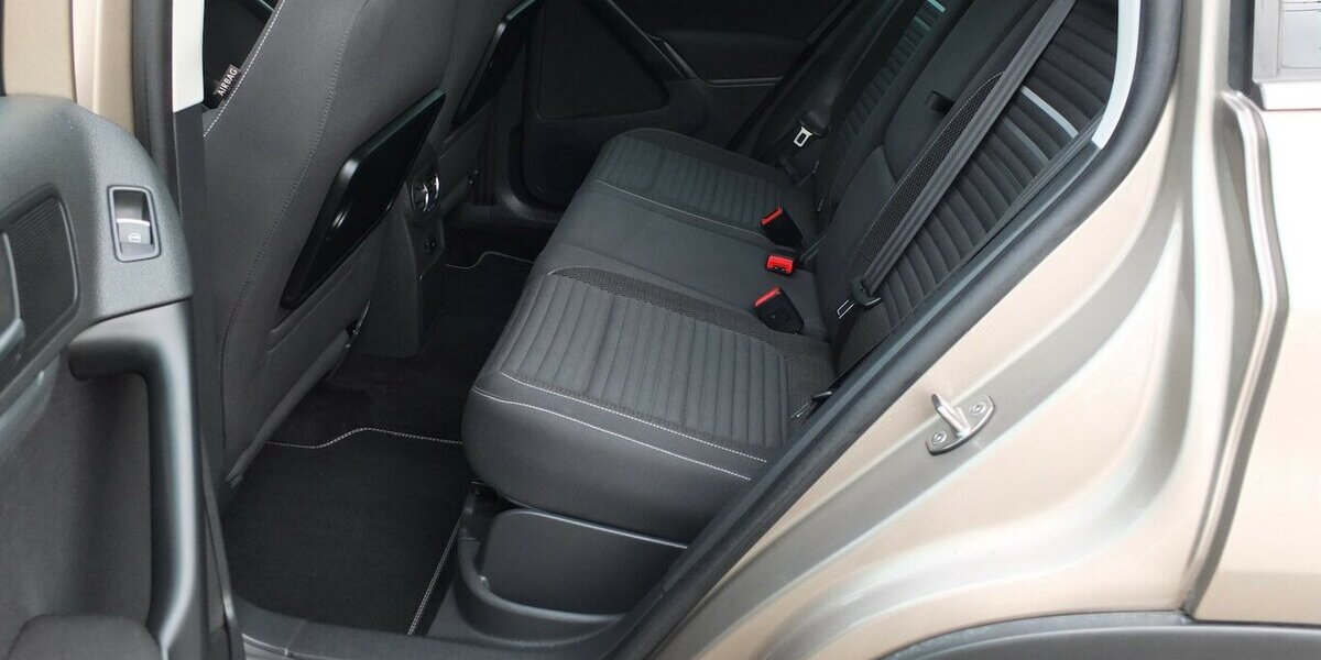 VW Tiguan WM26:CUP SPORT NAVI PARKPILOT TEMPOMAT 88.859 km 10.908 &euro; Köln 50858