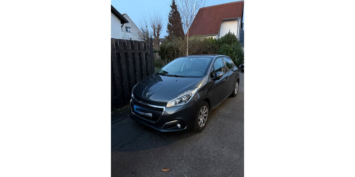 Peugeot 208 140.000 km 5.200 &euro; Köln 51147