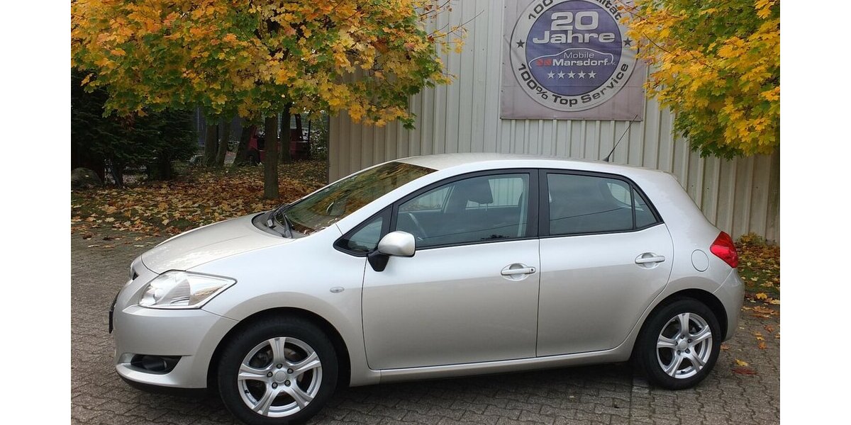 Toyota Auris 1.6i SOL ALLE INSPEKTIONEN GARAGENWAGEN 174.885 km 4.998 &euro; Köln 50858
