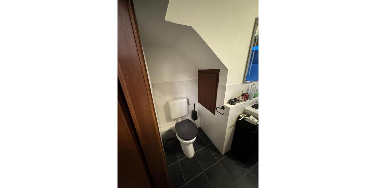 Dachgeschoßwohnung Niederkassel - 3 Zimmer, 75 m&sup2;, 680&euro; | Angebot:25867918