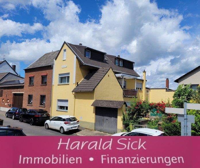 7-ZimmerHAUS MIT 3 BÄDERN, 2 GARAGEN UND GROSSEM GARTEN IN GUTER, ZENTRUMSNAHER WOHNLAGE!