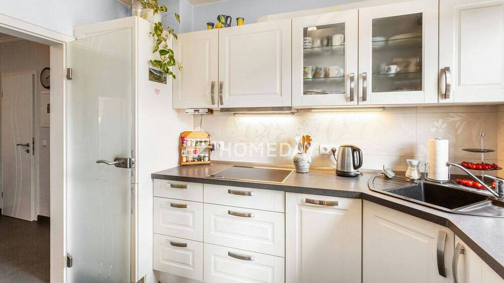 Stilsicher wohnen in Bonn-Beuel: moderne 3-Zimmer-Wohnung mit Balkon, Stellplatz und Substanz