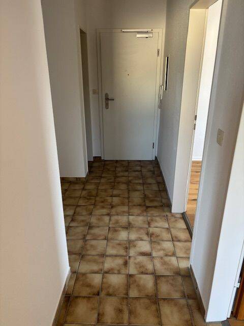 Rheinpromenade! Renovierte 4-Zimmerwohnung mit schickem Duschbad und Loggia