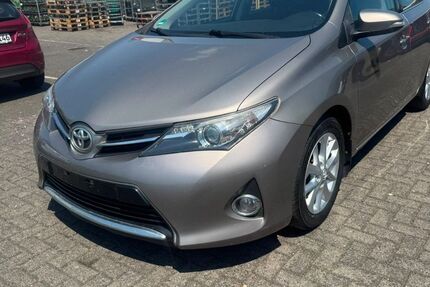 Toyota Auris 299.999 km 4.299 &euro; Euskirchen 53879
