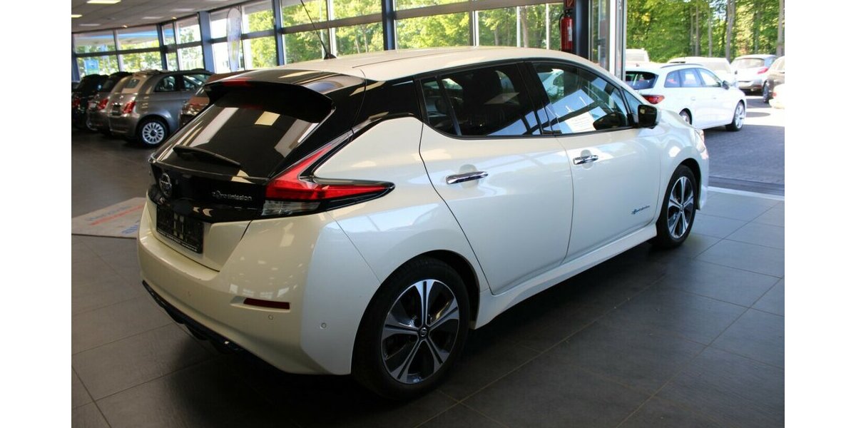 Nissan Leaf 40KWh Tekna 73.565 km 12.980 &euro; Euskirchen 53881