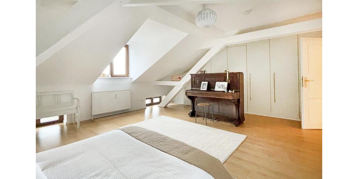 Dachgeschoßwohnung Bornheim - 3 Zimmer, 140 m&sup2;, 599.000&euro; | Angebot:27228314
