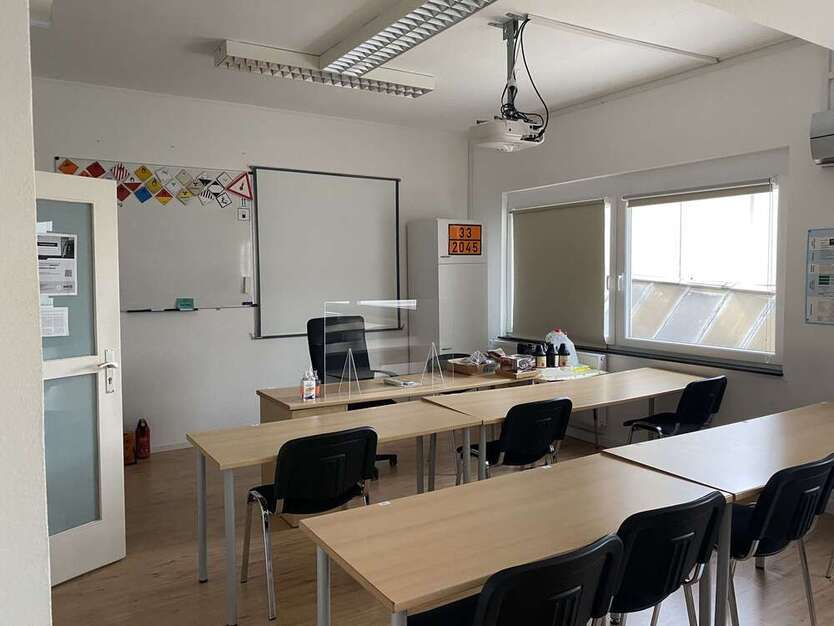 Büro in Köln 666,97 € 62.85 m²