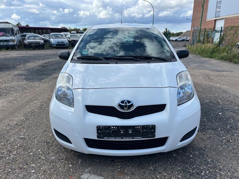 Toyota Yaris 180.000 km 2.500 € Kuchenheim 53881