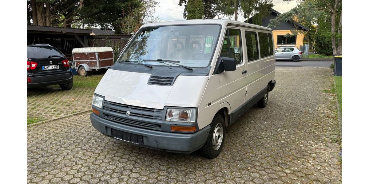 Renault Trafic 32.772 km 7.900 &euro; Euskirchen 53879